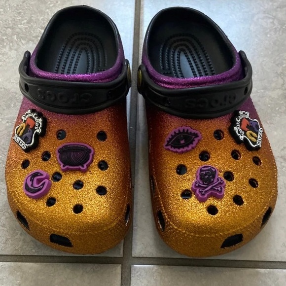 ((((SOLD))))Disney hocus-pocus crocs - Picture 3 of 5